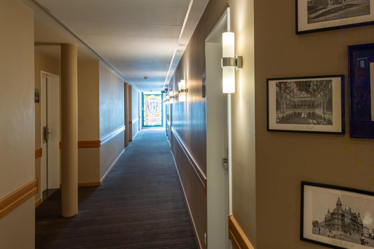 Docklands Hotel