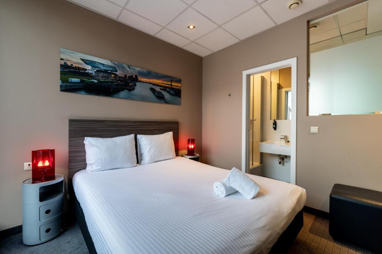 Docklands Hotel