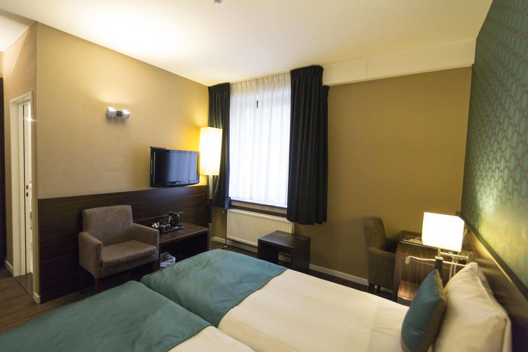 Hotel Docklands 3*